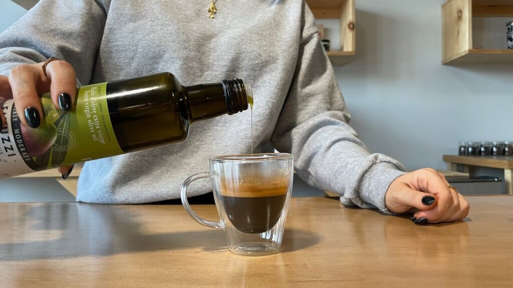 Hvorfor flere tilsætter olivenolie i kaffe: Den italienske trend Oleato forklarer hvorfor